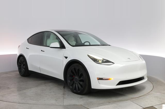 2022 Tesla Model Y — photo 10 of 24