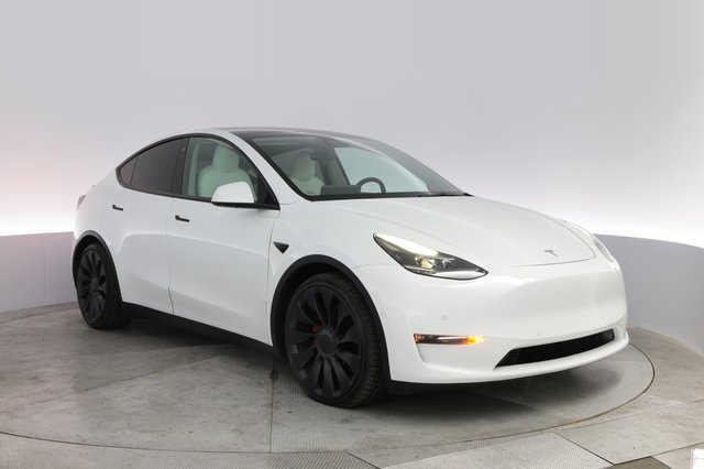 2022 Tesla Model Y — photo 10 of 24
