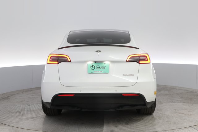 2022 Tesla Model Y — photo 12 of 24