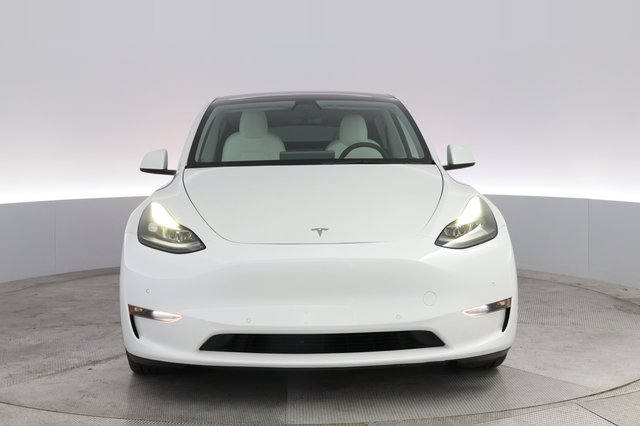2022 Tesla Model Y — photo 9 of 24