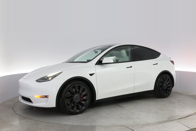 2022 Tesla Model Y — photo 14 of 24