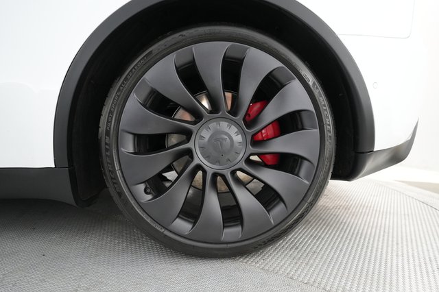 2022 Tesla Model Y — photo 16 of 24
