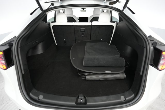 2022 Tesla Model Y — photo 6 of 24