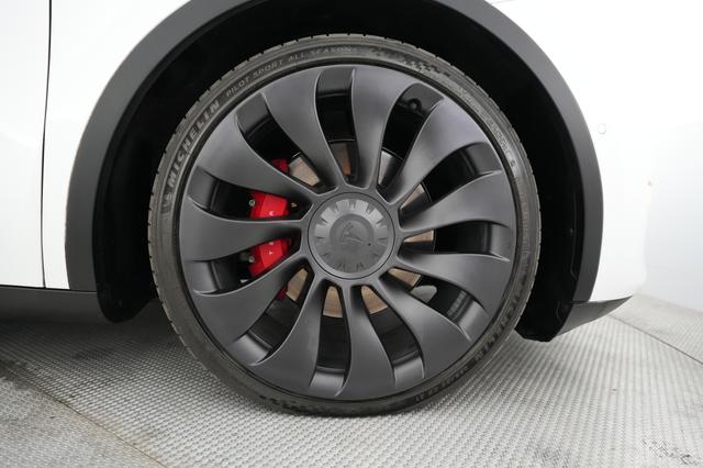 2022 Tesla Model Y — photo 7 of 24