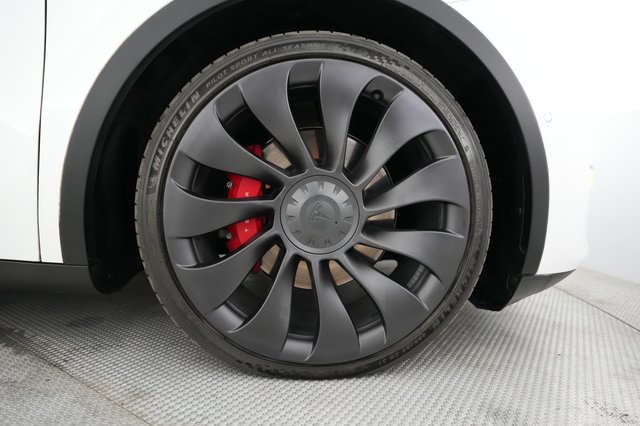 2022 Tesla Model Y — photo 7 of 24