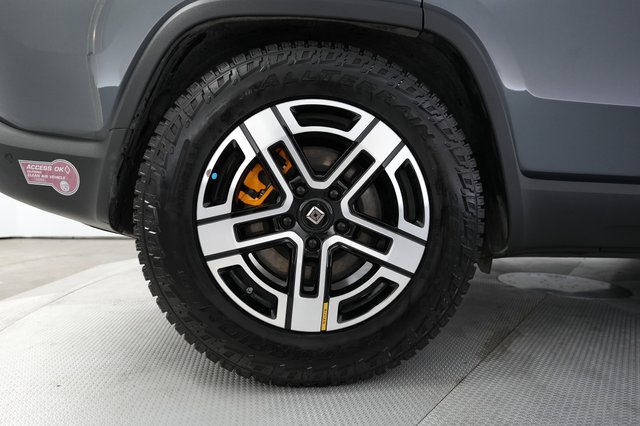 2022 Rivian R1S — photo 17 of 23