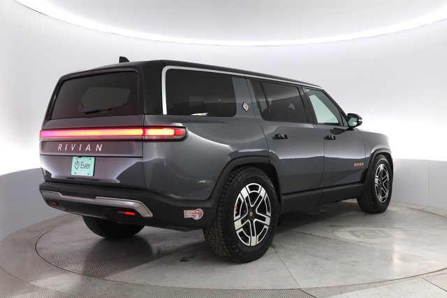 2022 Rivian R1S — photo 2 of 23