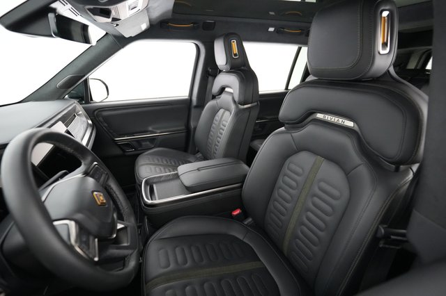 2022 Rivian R1S — photo 3 of 23