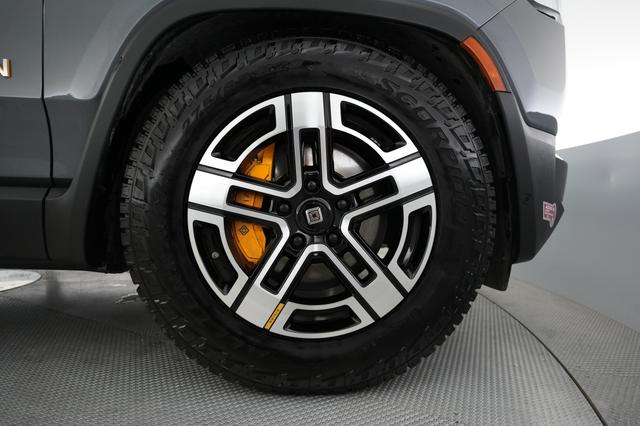 2022 Rivian R1S — photo 7 of 23