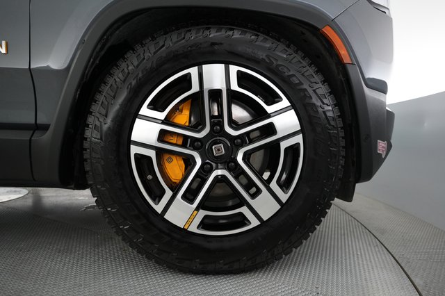 2022 Rivian R1S — photo 7 of 23