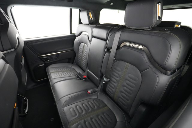 2022 Rivian R1S — photo 19 of 23