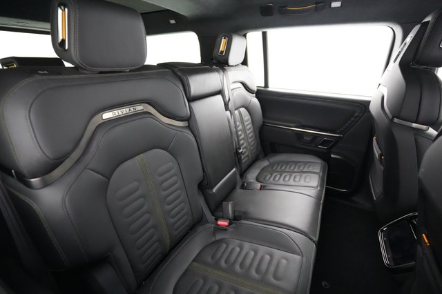 2022 Rivian R1S — photo 4 of 23