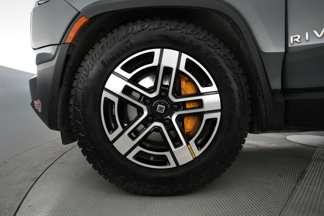 2022 Rivian R1S — photo 16 of 23