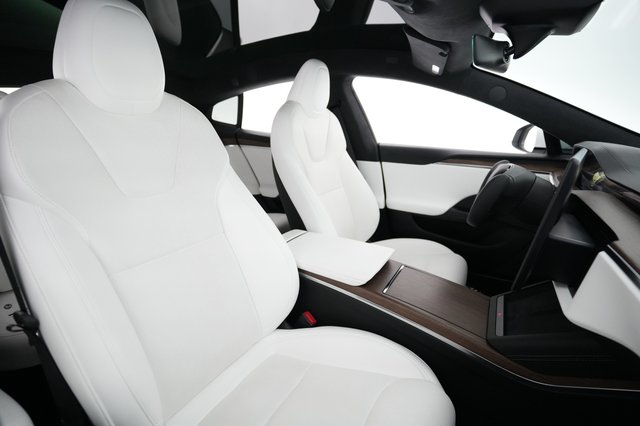 2022 Tesla Model S — photo 18 of 24