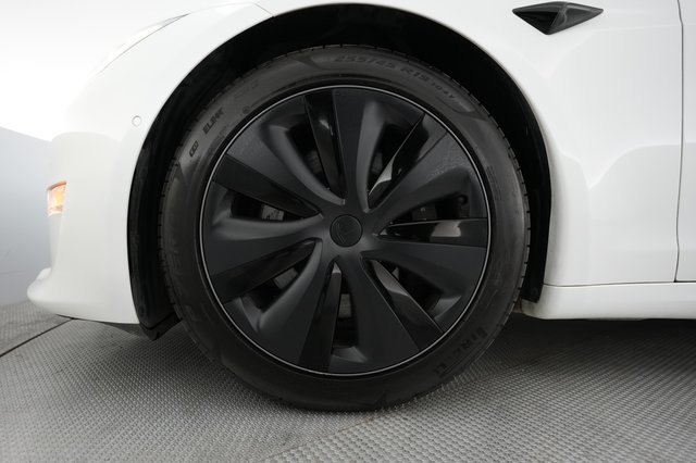 2022 Tesla Model S — photo 16 of 24