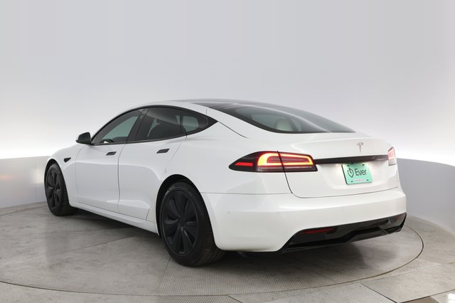 2022 Tesla Model S — photo 13 of 24