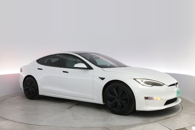 2022 Tesla Model S — photo 11 of 24