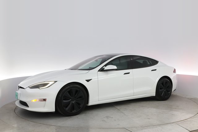 2022 Tesla Model S — photo 14 of 24