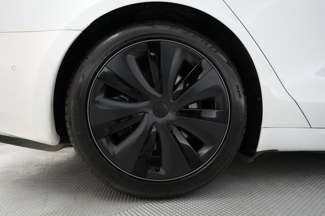 2022 Tesla Model S — photo 7 of 24