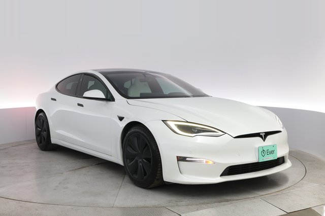 2022 Tesla Model S — photo 10 of 24