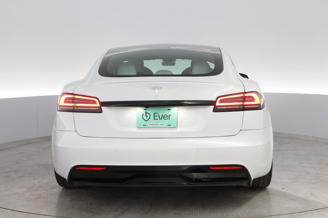 2022 Tesla Model S — photo 12 of 24