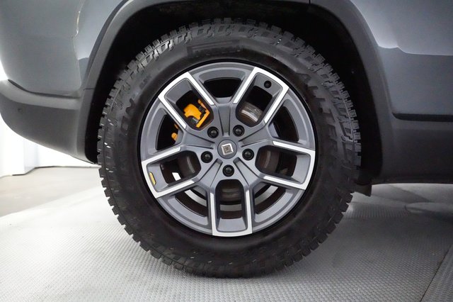 2023 Rivian R1S — photo 16 of 22