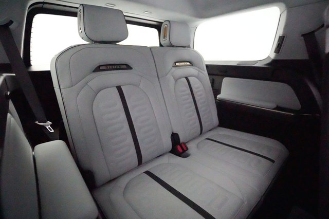 2023 Rivian R1S — photo 20 of 22