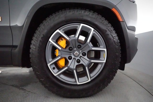 2023 Rivian R1S — photo 15 of 22