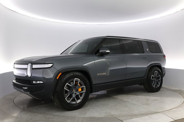 2023 Rivian R1S — photo 14 of 22
