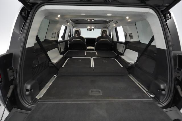 2023 Rivian R1S — photo 6 of 22