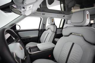 2023 Rivian R1S — photo 3 of 22