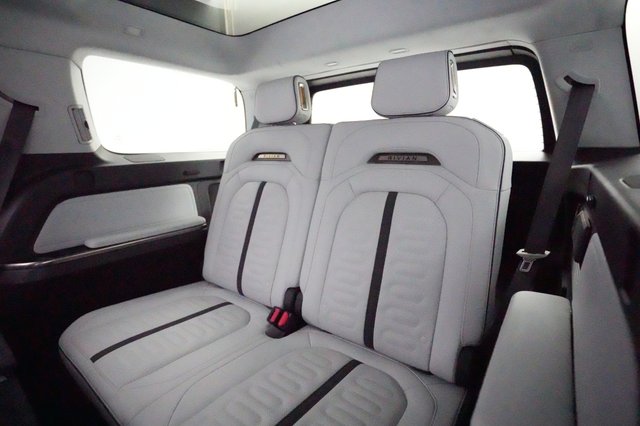 2023 Rivian R1S — photo 21 of 22