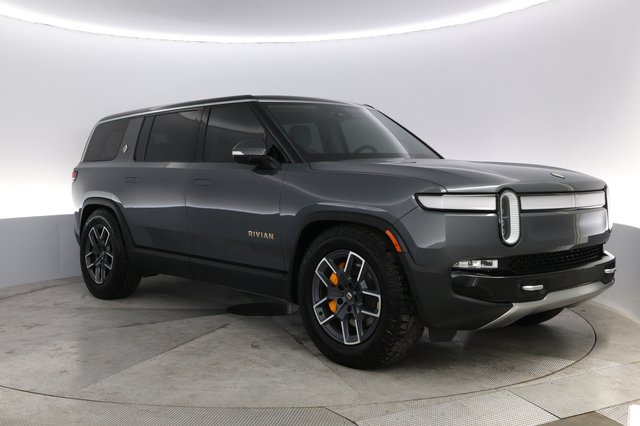 2023 Rivian R1S — photo 10 of 22