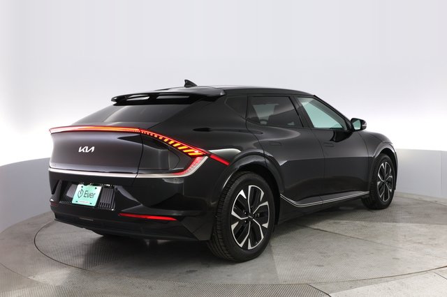2022 Kia EV6 — photo 2 of 20