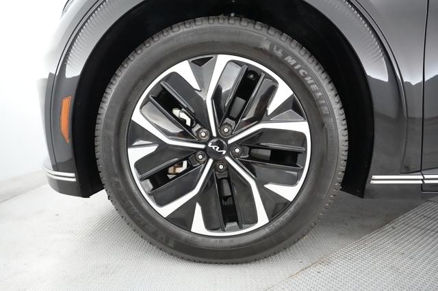 2022 Kia EV6 — photo 7 of 20