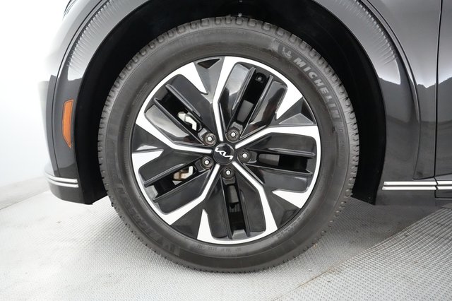 2022 Kia EV6 — photo 7 of 20