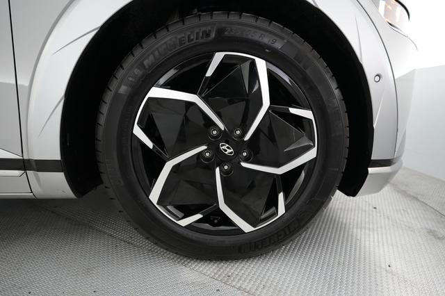 2024 Hyundai IONIQ 5 — photo 7 of 22