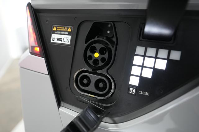 2024 Hyundai IONIQ 5 — photo 8 of 22