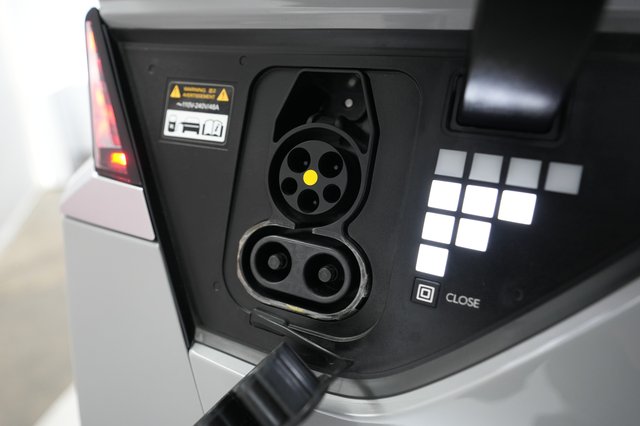 2024 Hyundai IONIQ 5 — photo 8 of 22