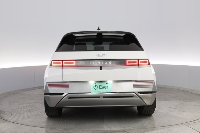 2023 Hyundai IONIQ 5 — photo 12 of 27