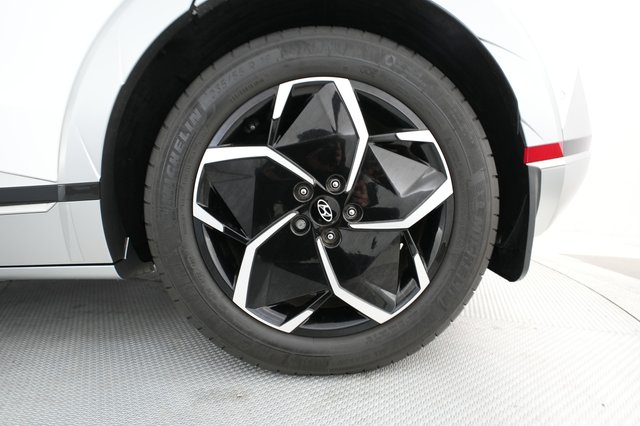 2023 Hyundai IONIQ 5 — photo 7 of 27