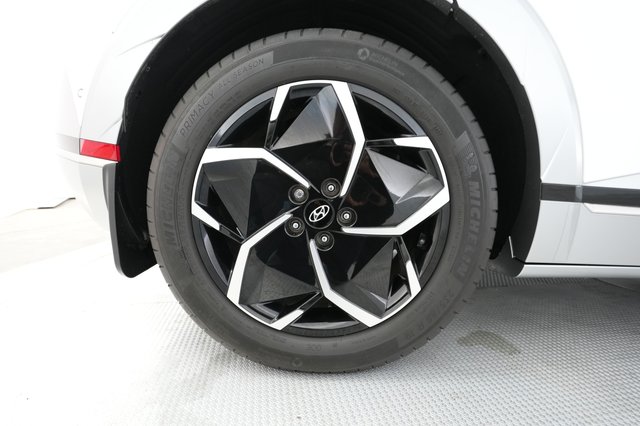 2023 Hyundai IONIQ 5 — photo 16 of 27