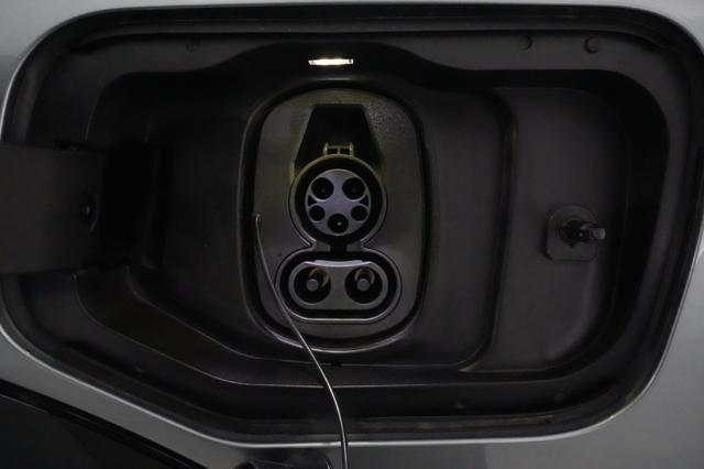 2024 Chevrolet Equinox EV — photo 8 of 21