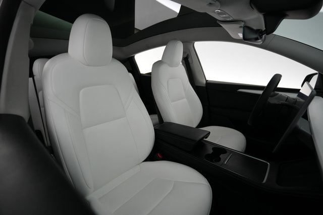 2024 Tesla Model Y — photo 18 of 20