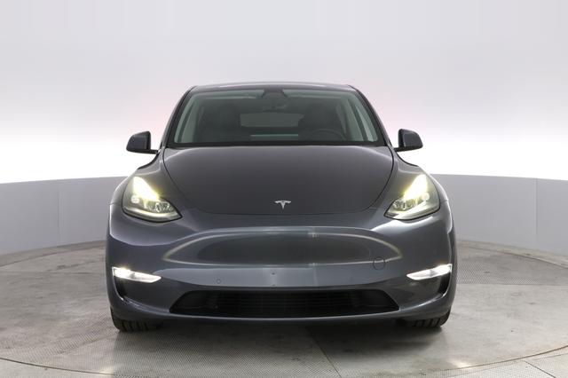 2022 Tesla Model Y — photo 9 of 22