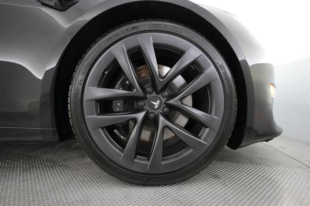 2022 Tesla Model S — photo 7 of 23