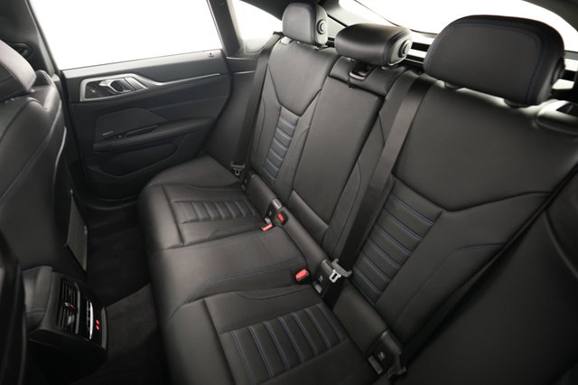 2022 BMW i4 — photo 18 of 20