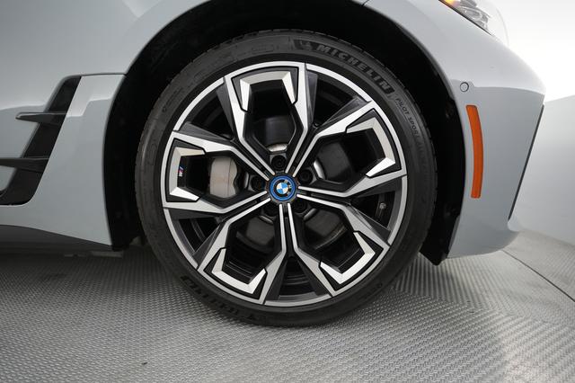 2022 BMW i4 — photo 7 of 20