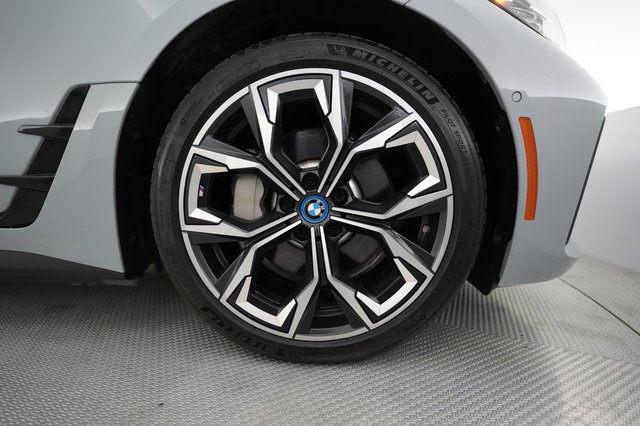 2022 BMW i4 — photo 7 of 20