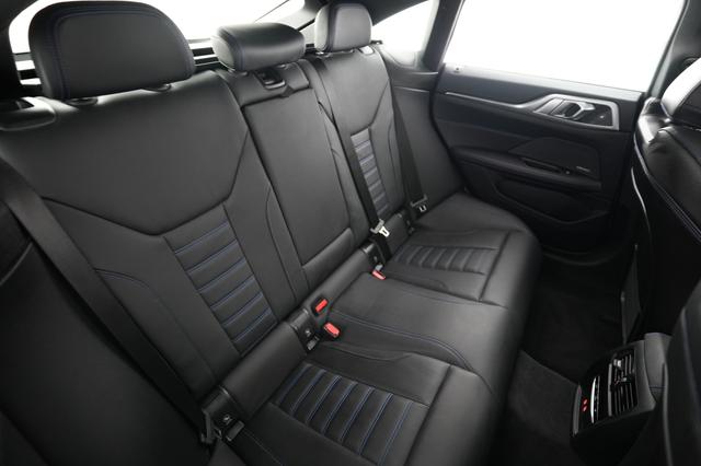 2022 BMW i4 — photo 4 of 20